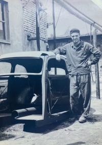 Stanislav Zámečník se vyučil autoklempířem