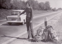 Tomáš Mazal stopuje při své cestě po Polsku v roce 1974