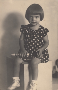 Zora Janovcová v dětství