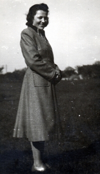 Matka Anna Cée, Ostrava, polovina 40. let