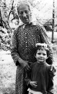 Babička Vladislava Cée Hermína Jurečková v Krhové nedaleko Rožnova pod Radhoštěm