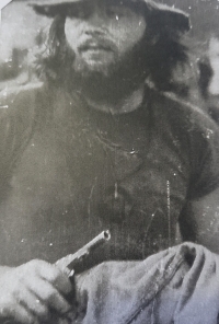 Fotografie z natáčení filmu, kterou StB použila proti pamětníkovi