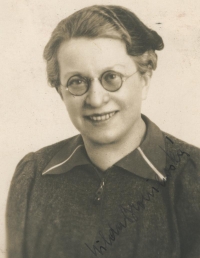 Maminka Dagmar Staré, Hilda Broniewská (podruhé vdaná)