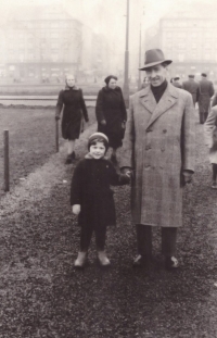 Martin Oulický s dědečkem v 50. letech 20. století 