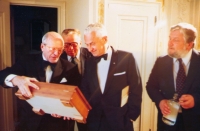 S Tomášem Baťou ml. v Kanadě, Tomáš Baťa ml. uprostřed, Arnošt Wagner vpravo, 1983