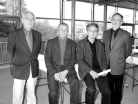 Mirko Baum v roce 2002 při předání budovy studentských ateliérů RWTH v Cáchách (zleva doprava: 
děkan Fakulty architektury prof. Curdes, architekt Mirko Baum, stavbyvedoucí 
Alexander Voigt, ministerský referent Joachim Koch)