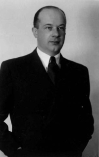 Tatínek pamětníka František Panoch, prokurista u slavné pardubické továrny na mlýnské stroje Prokop a synové, 30. léta 20. století