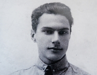 Leonid Arnaut, Martin otec, ve svých 17 letech roku 1925, v době, kdy přijel do Prahy