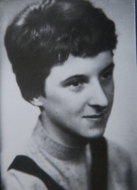 Sestra Maity Arnautové, Inna - módní návrhářka