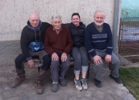 Upomínka na natáčení vzpomínek Miroslava Klímy pro PN - vlevo vnuk pamětníka Ladislav Ruda, vedle něj Miroslav Klíma