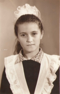 Євгенія Бардяк у дитинстві. Калуш, початок 1990-х рр. 