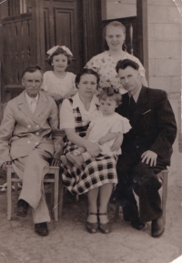 Родина мами. Снігурівка, Миколаївська область, 1957 р. 