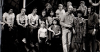 Ladislav Matějček s divadelním souborem
