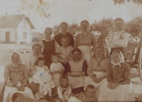 Pohled na hasičárnu v Jenišovicích