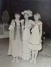 Během divadelního představení na základní škole v Pelhřimově, 1967