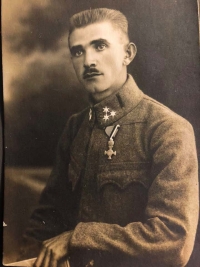 Nejstarší z bratrů Behenských Jan (*1889) zemřel ve velké válce