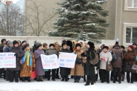Акція жінок перед приміщенням поліції в Івано-Франківську під час Революції гідності (січень 2014 р.)