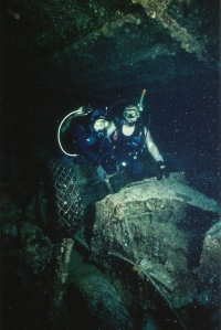 Petr Mamula se potápí se šnorchlem bez neoprenu v Rudém moři v roce 1996
