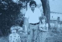 Aleš Richter s dcerami, Jabloňov, 70. léta