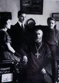 Rodina Maitina otce Leonida Arnauta 