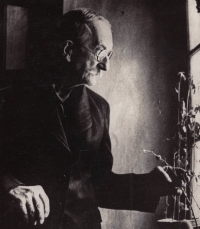 Fotografie Bohuslava Reynka, básníka, přítele Pelikánových