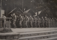 Nácvik pochodu během branného výcviku