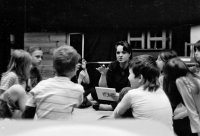 Libuše Vrtišková Hájková v ZUŠ v Liberci v roce 2003