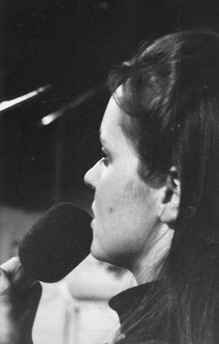 Libuše Vrtišková Hájková při promluvě v Jablonci nad Nisou v roce 1990