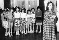 Libuše Vrtišková Hájková s literárně-dramatickým souborem v roce 1990 v klubu Jablonex