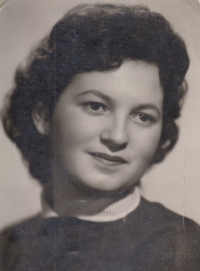 Sylvia Hauznerová, maturitní fotografie, 1960