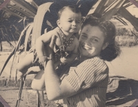 Malá Sylvia s maminkou, Tel Aviv rok 1944