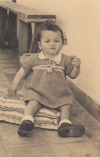 Malá Sylvia Hauznerová, Tel Aviv 4. března 1944