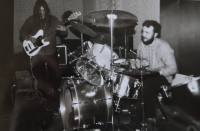 Hudební skupina Houpací křeslo, Luděk Pucholt s baskytarou a