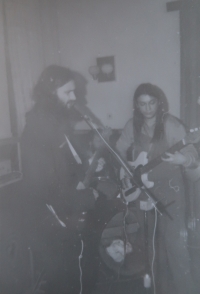 Hudební skupina Houpací křeslo, Luděk Pucholt s baskytarou b