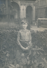 Alois Honěk jr., starší bratr Tomáše Hoňka, 1955