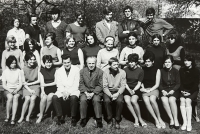 Textilní škola, Václav Houf v horní řadě s brýlemi