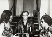 Václav Houf v Domě umění v Brně. Vlevo PhDr. Jana Vránová, vpravo Gerta Pospíšilová