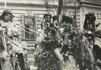 Strážnické slavnosti. Josef Kužela vlevo na koni