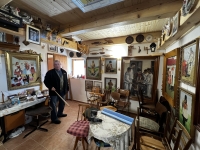 Josef Kužela ve svém muzeu