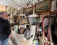 Josef Kužela se svou sbírkou