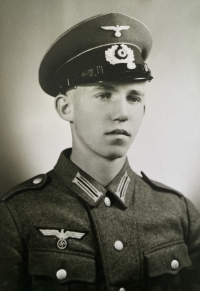 Nejstarší bratr Jan v uniformě wehrmachtu