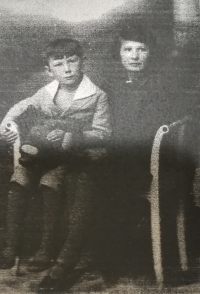 Otec Jana Wirtha se svou sestrou