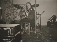 Jan Tomeš hraje v Pětipsech, 1986