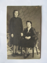 Pavla Bártková a Cecílie Bártková, 1948