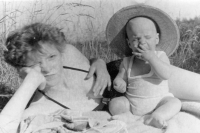 Pamětnice se synem v roce 1986