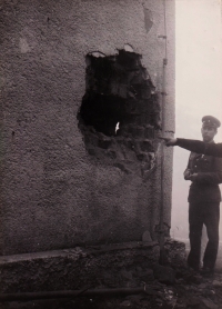 Prostřelená trafostanice na Klínovci, srpen 1968 