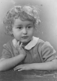 Yvonne Sieberová, rok 1942