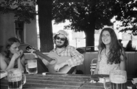 Restaurace Pod Hradem Střekov, Jan Tomeš vlevo, 1984