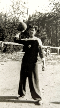 Otec Petra Brunera během studia na gymnáziu, 1949