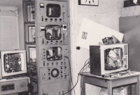 Zničené vybavení hotelového pokoje Klínovec, odkud probíhalo utajené vysílání 